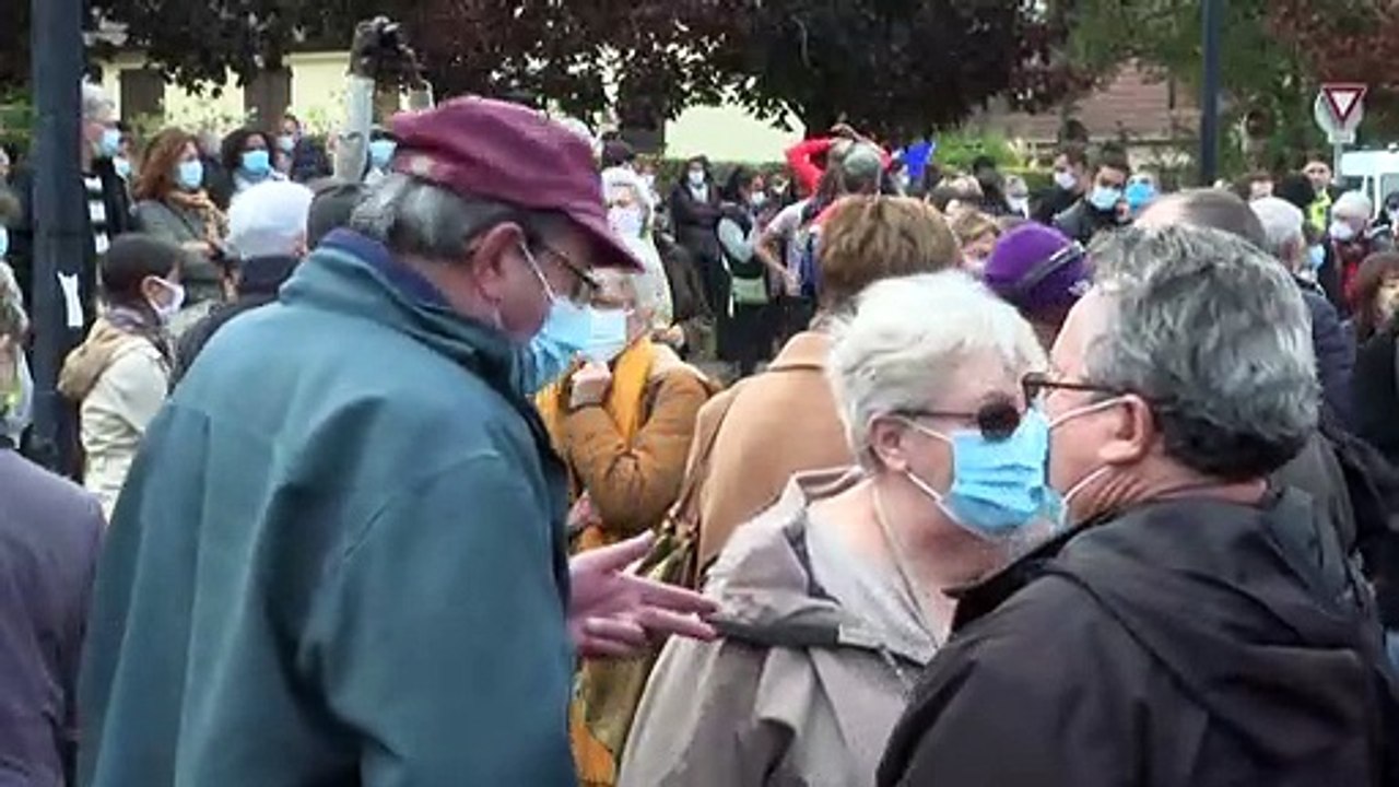 "Colère" et "incompréhension" à Conflans après le meurtre d'un professeur