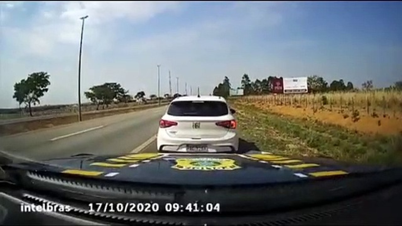 Motorista bêbado tenta fugir da polícia entrando na contramão na BR-060