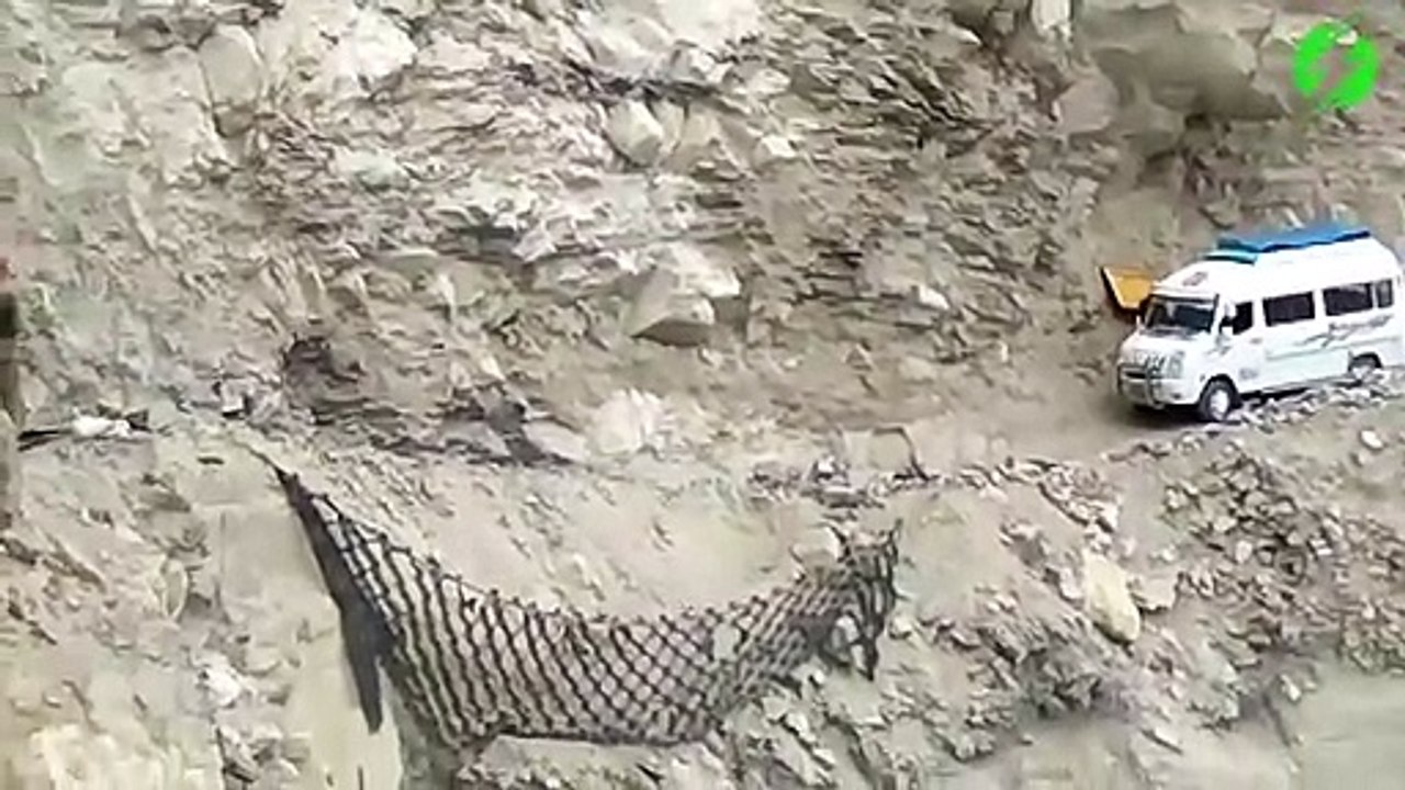 Il faut avoir le coeur accroché pour rouler sur cette route de montagne