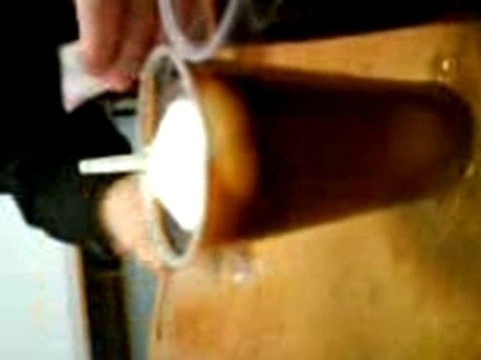 80 sachets de sucre dans un verre de café.