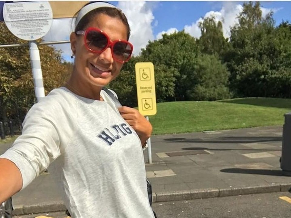 بسمة وهبة بملامح مختلفة قبل الدخول إلى غرفة العمليات