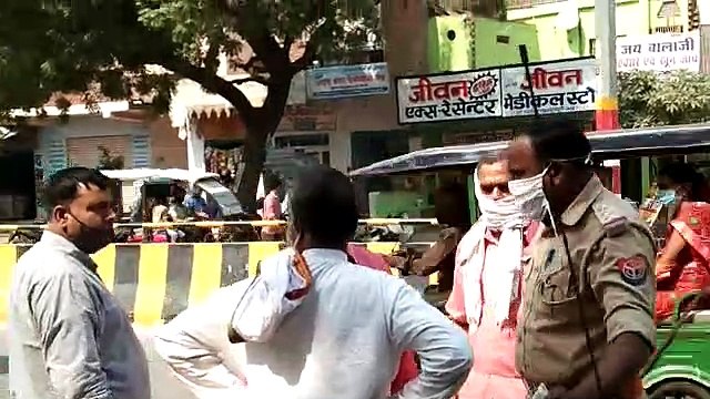 मैनपुरी: सड़क पर चल रहे युवक को पुलिस कर्मी ने मास्क लगाने की सलाह दी, हुआ नाराज