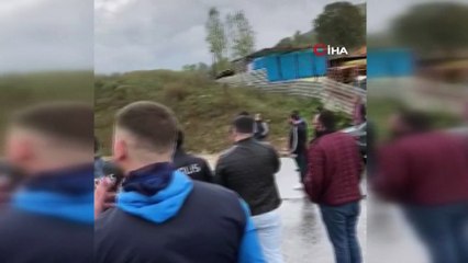 Sağanak yağış nedeniyle aracıyla alt geçitte mahsur kaldı