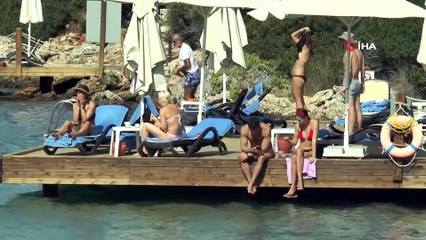 Yerli ve yabacı turistler sıcak havayla denizin tadını çıkarttı