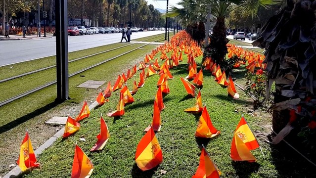 Murcia amanece con banderas de España en homenaje a 56.000 fallecidos por el virus