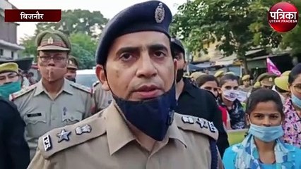 Video herunterladen: मिशन शक्ति अभियान के तहत पुलिस ने निकाली रैली