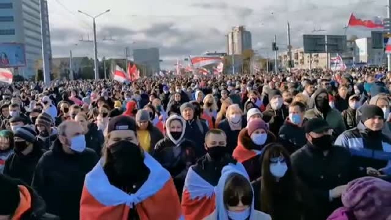 Multitudinaria manifestación en Minsk en contra de la reelección de Lukashenko