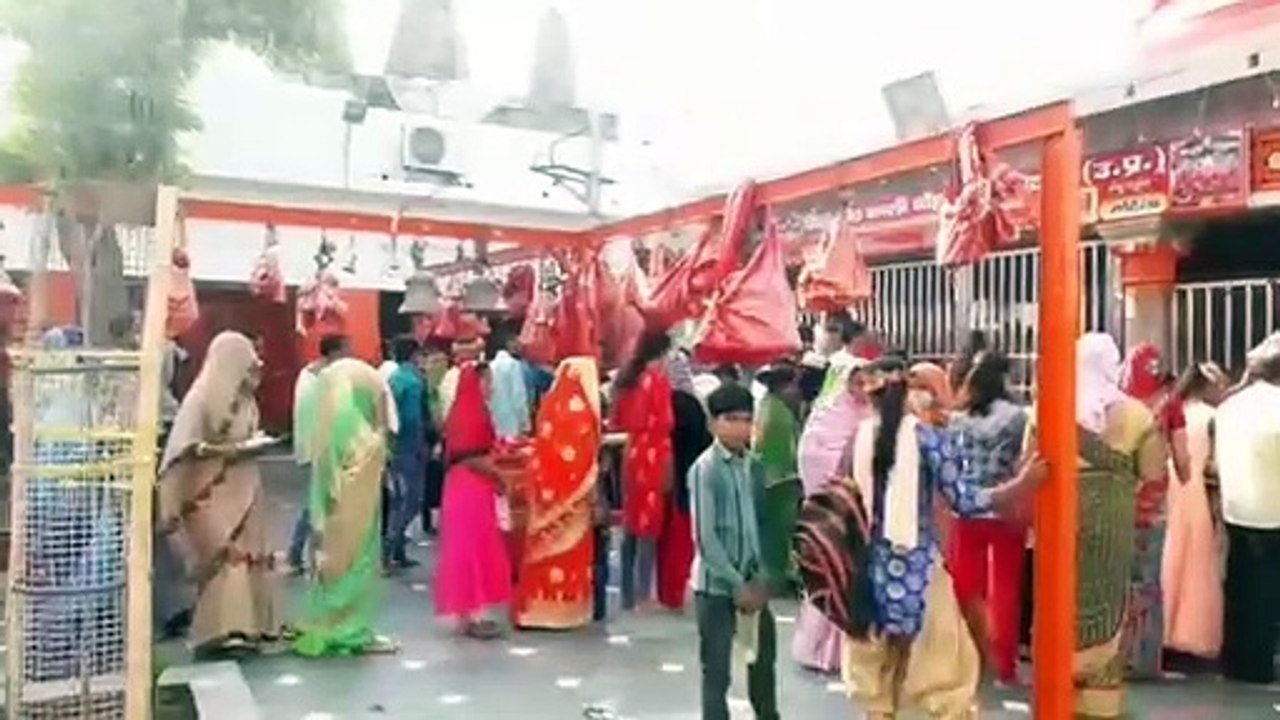 मंदिर पर दूसरे दिन दिखी श्रद्धालुओं की भीड़