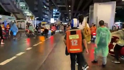16-10-2563 บรรยากาศหลังสลายการชุมนุมที่สะพานเฉลิมหล้า (หัวช้าง) #สี่แยกปทุมวัน #ข่าวสด