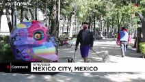 شاهد.. 50 جمجمة عملاقة تزين شوارع العاصمة المكسيكية احتفالاً بيوم الموتى