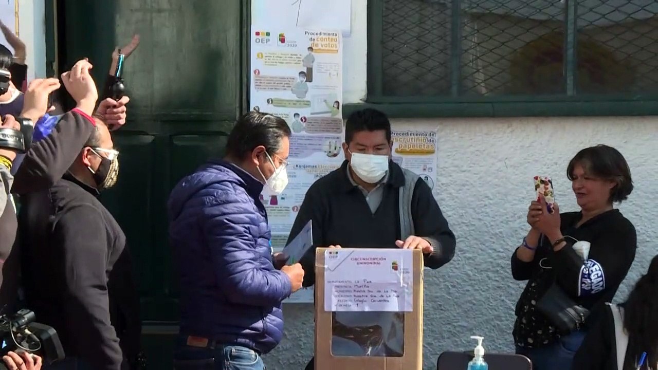 Arce, delfín de Evo Morales, gana elecciones de Bolivia en primera vuelta (sondeo de TV)