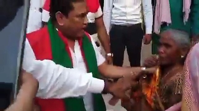 बेटी के इलाज और शादी के लिए बूढ़ी माँ ने लगाई मदद की गुहार, समाजसेवी ने दिया मदद का आश्वासन