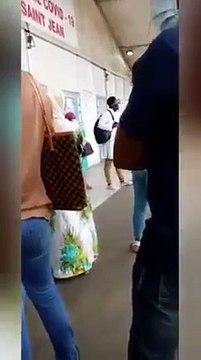 Grève des agents de santé au centre de dépistage Covid-19 de Saint Jean. Revendication de prime Covid-19 de 4 mois Depuis l'ouverture du centre les agents n'ont reçu qu'un mois de salaire sur 5