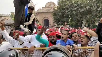 बलिया की घटना को लेकर सपा कार्यकर्ताओं ने किया प्रदर्शन