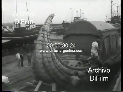Thor Heyerdahl and the barge RA I in Morocco 1969