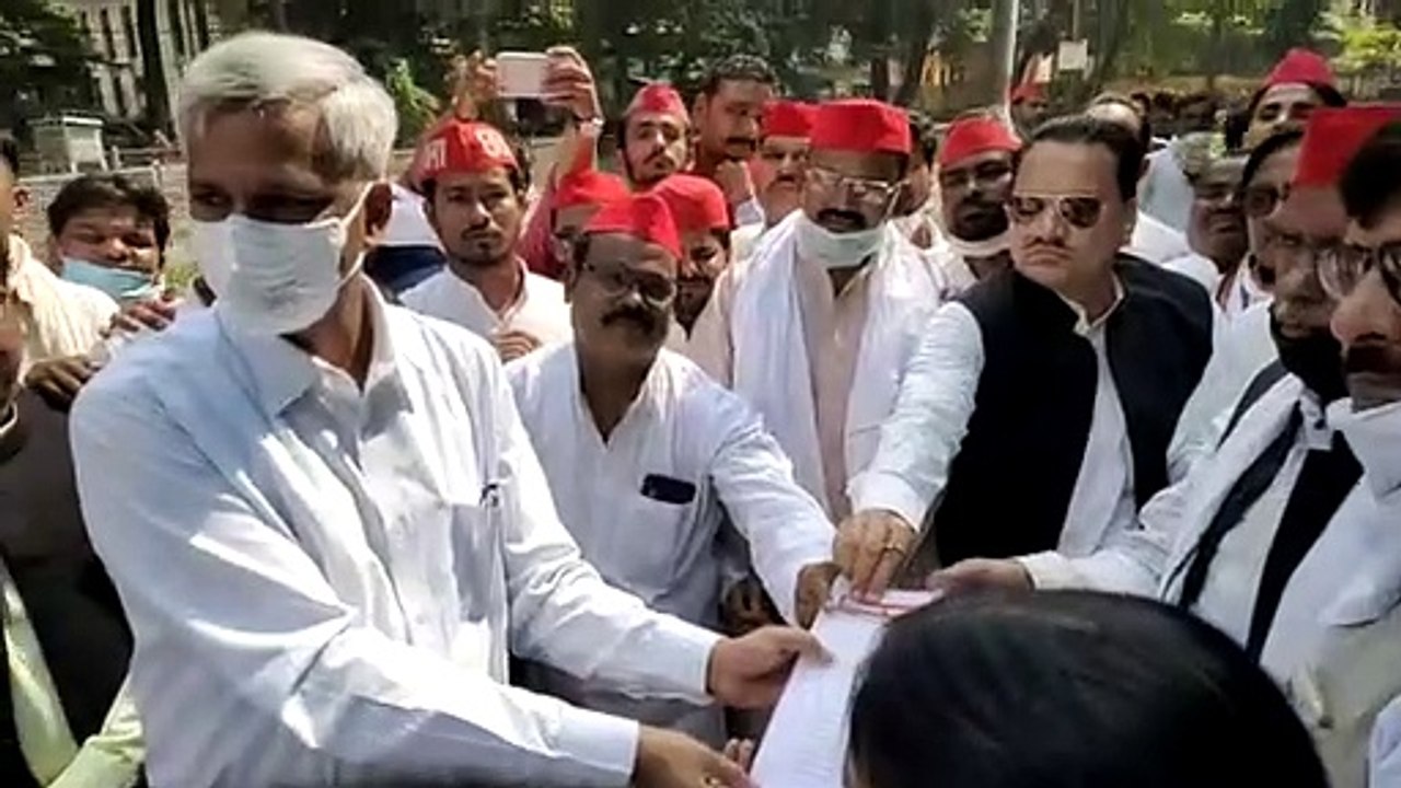 बलिया घटना को लेकर डीएम को सौपा ज्ञापन