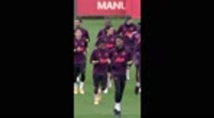 Скачать видео: SOCIAL: Cavani trains with United for first time ahead of PSG reunion