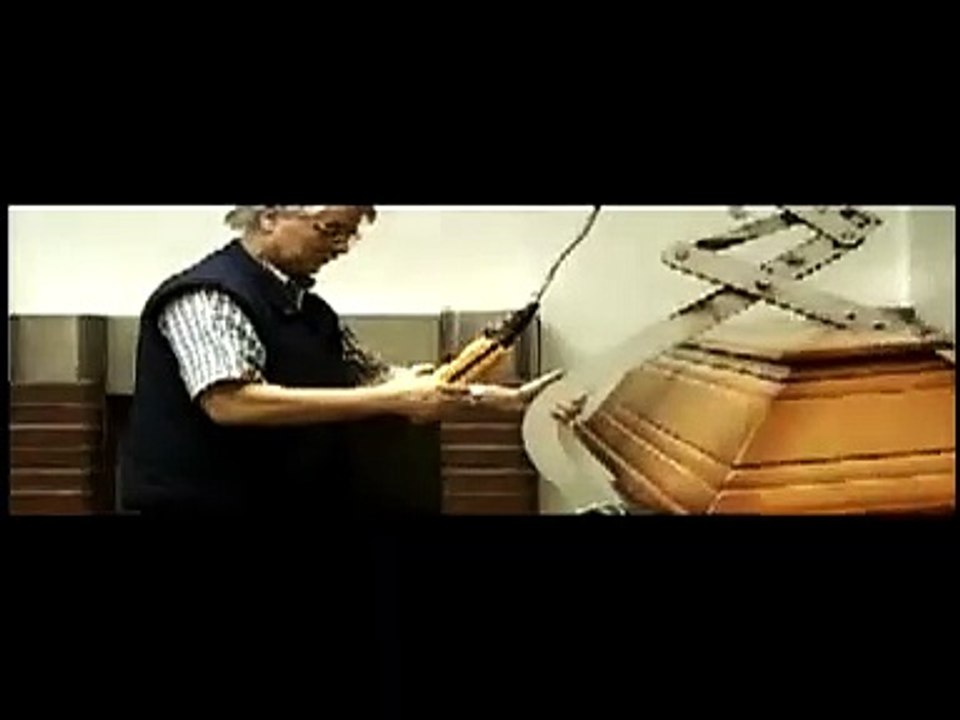 Wenn Einer Von Uns Stirbt, Geh Ich Nach Paris Film Trailer (2009)