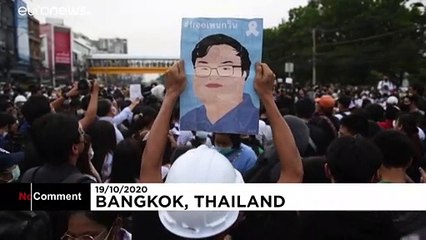 Jovens pedem reforma na monarquia