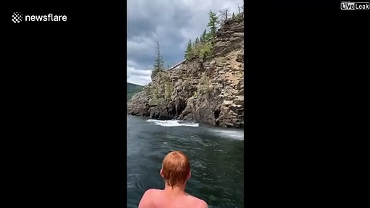 Il rate son plongeon de 30m de haut... Plat douloureux