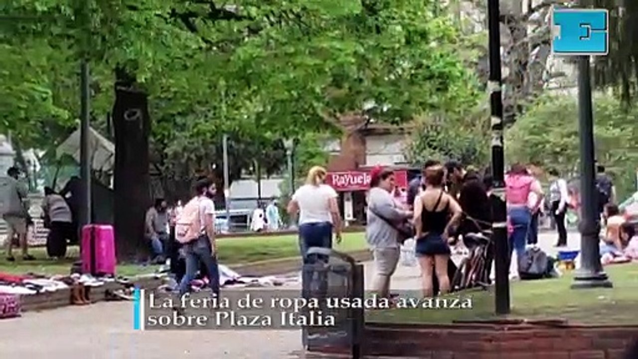 La feria de ropa usada avanza sobre Plaza Italia