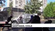 شاهد: احتجاجات في سانتياغو تتحول لاشتباكات وأعمال شغب