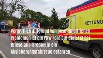 Brandenburg, Auto verkeilt sich bei Crash in der Gem. Brieselang unter Kleinlaster