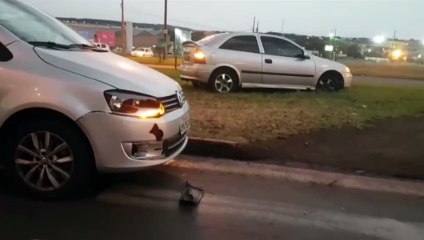 Carros se envolvem em colisão próximo ao Ceasa, em Cascavel