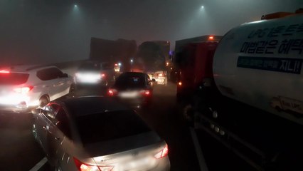 서해안고속도로 화물차 2중 추돌로 17명 경상...정체 극심 / YTN