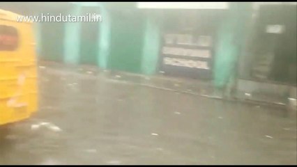 சென்னையின் பல்வேறு பகுதிகளில் இடி, மின்னலுடன் கூடிய கனமழையால் மழை நீர் தேங்கி வாகன ஓட்டிகள் மற்றும் பொதுமக்களுக்கு சிரமம்!   இடம் டாக்டர் பெசண்ட் நகர் சாலை!