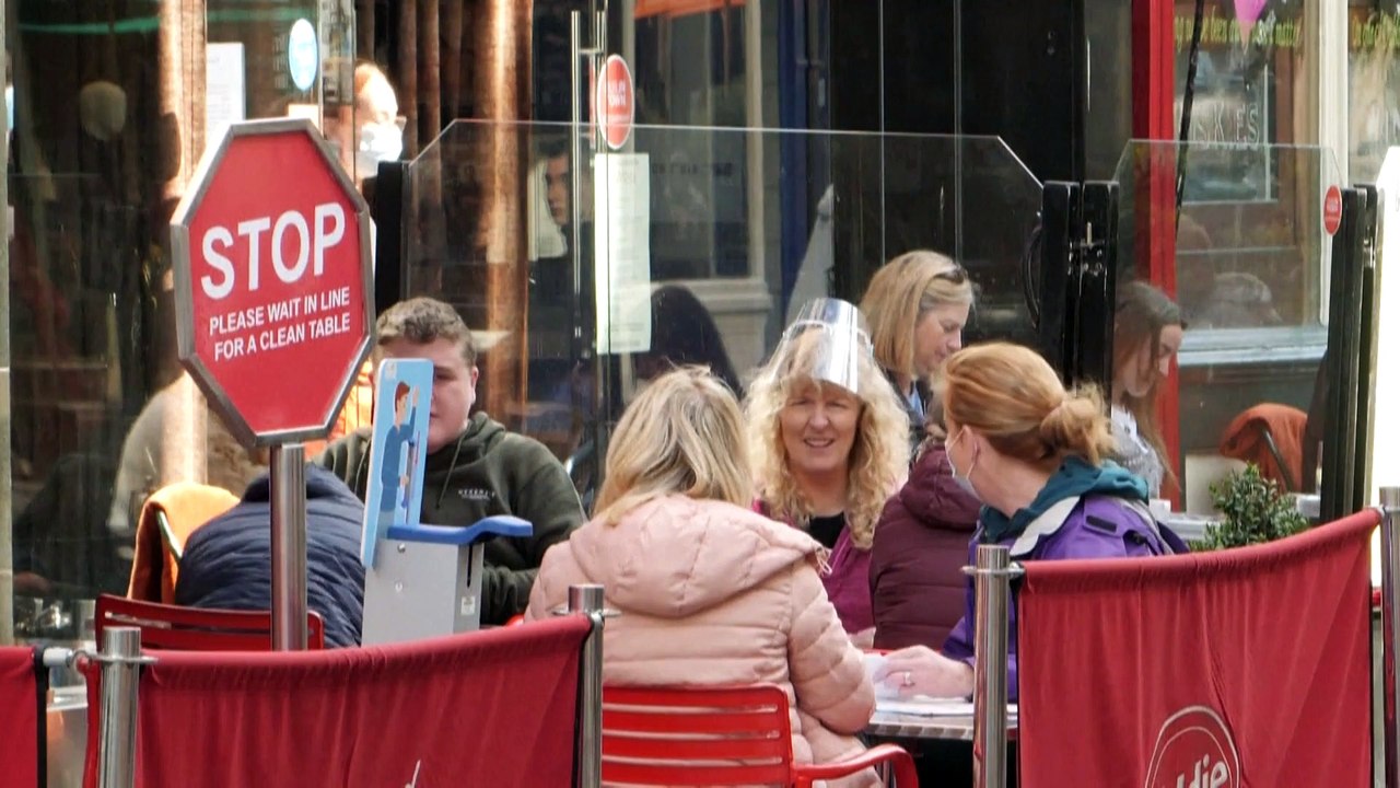 Fast 7.000 Neuinfektionen in Deutschland - Firebreak-Lockdowns in Irland und Wales