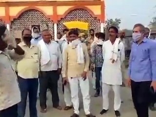 मैंनपुरी: एडीएम ने उपमंडी पहुंचकर किसानों को दी जानकारी