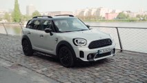 The new MINI Cooper SE Countryman ALL4 Design