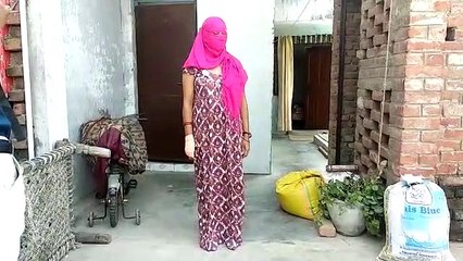 विवाहिता को हाथ पकड़कर खींचकर गोद मे बिठाकर जबरन बनाया वीडियो