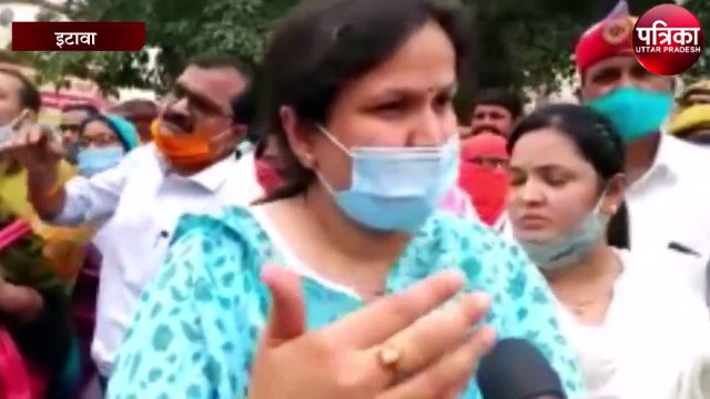 मिशन शक्ति के तहत डीएम और एमएलए ने वाहनों को दी हरी झंडी
