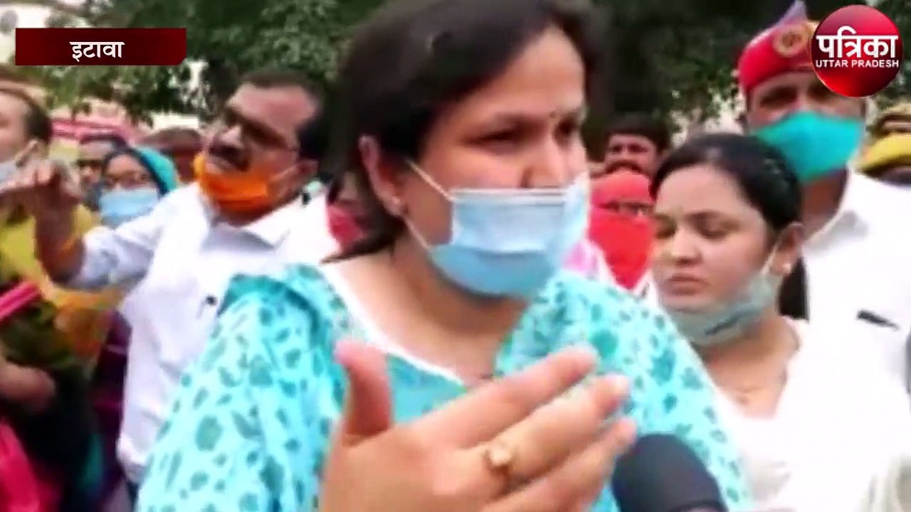 मिशन शक्ति के तहत डीएम और एमएलए ने वाहनों को दी हरी झंडी