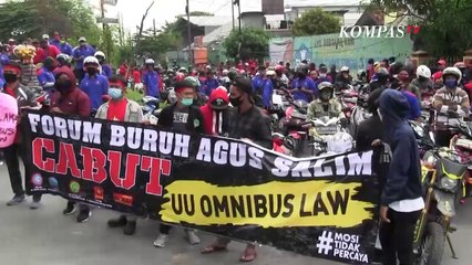 Massa Buruh Berdemo Menuju Istana Minta UU Cipta Kerja Dibatalkan