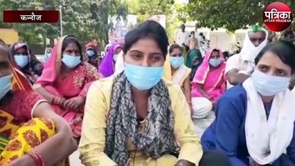 रोजगार सेविका पर लगा आवास दिलाने के नाम पर अवैध वसूली का आरोप किया प्रदर्शन