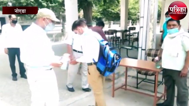 मार्च के बाद खुले स्कूल, मास्क पहनकर पहुँचे छात्र, सोशल डिस्टेन्सिग के साथ शुरू हुई पढ़ाई