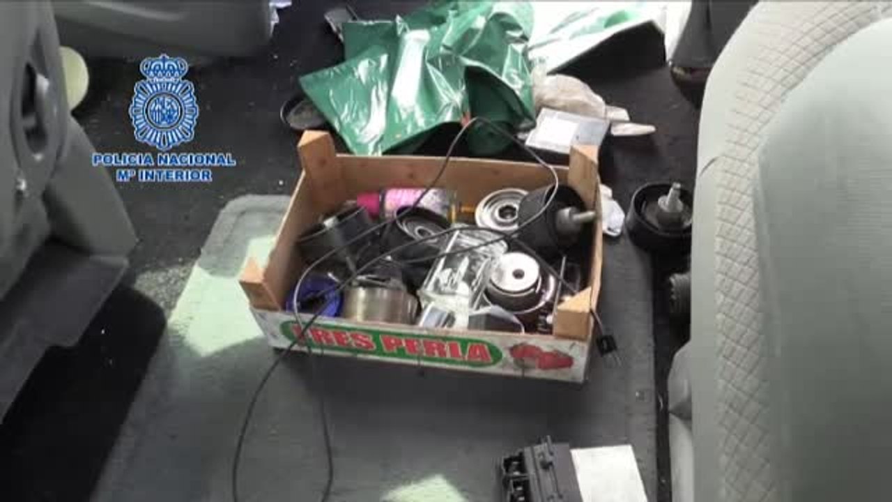 Interceptado vehículo con un sofisticado sistema de imanes para acceder a una "caleta" de droga