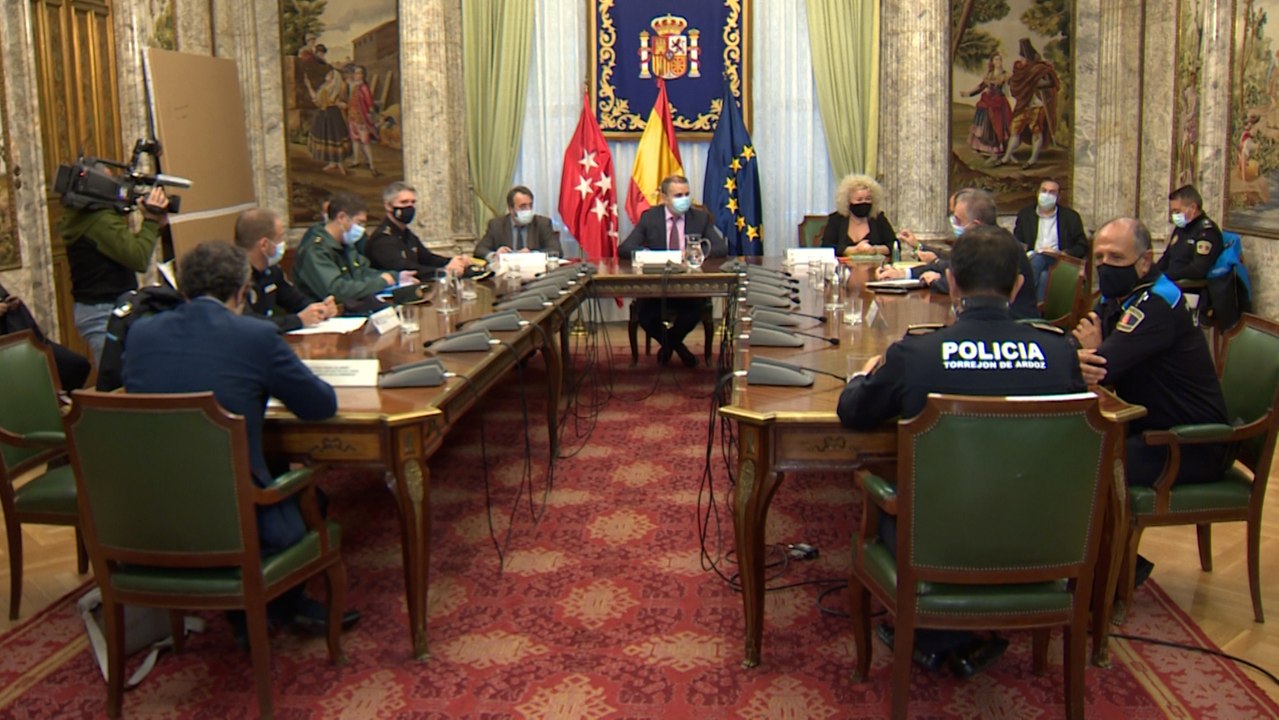Delegación del Gobierno se reúne con los mandos policiales