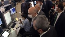 Ulaştırma Bakanı Karaismailoğlu, 'Dünya Hava Trafik Kontrolörleri Günü' kapsamında Hava Trafik Kontrol Merkezini ziyaret etti