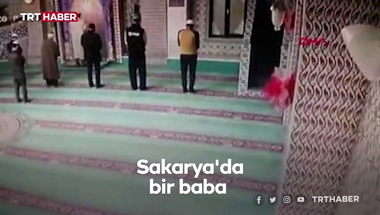 Babanın oğluna camiyi sevdirmek için oynadığı oyun kamerada