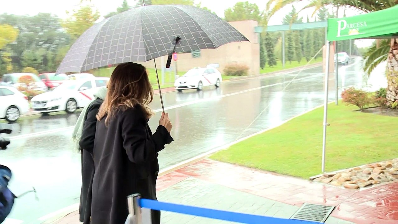 Xandra Falcó llega al tanatorio para despedir a su tío, Fernando Falcó