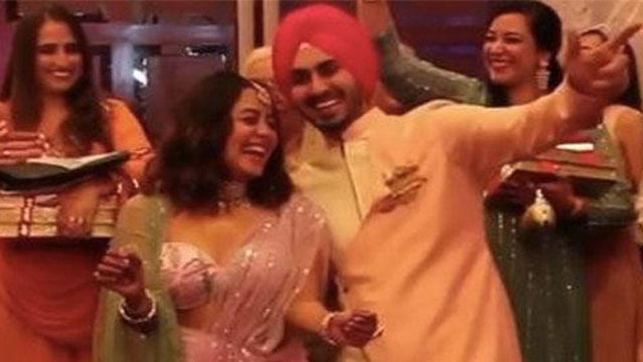 Neha-Rohanpreet के रोका सेरेमनी का Video viral, pink dress में dance करती आईं नजर | FilmiBeat
