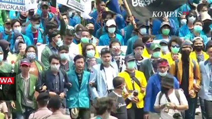 Ribuan Mahasiswa Memadati Kawasan Patung Kuda Arjuna Wiwaha