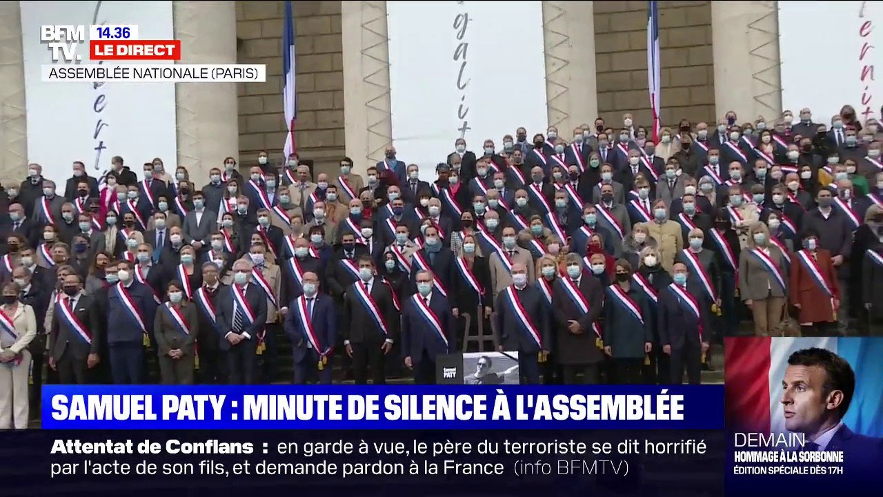 Samuel Paty: l'hommage des députés sur les marches de l'Assemblée nationale