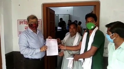 मुख्य विकास अधिकारी के समर्थन में उतरे ग्रामीण