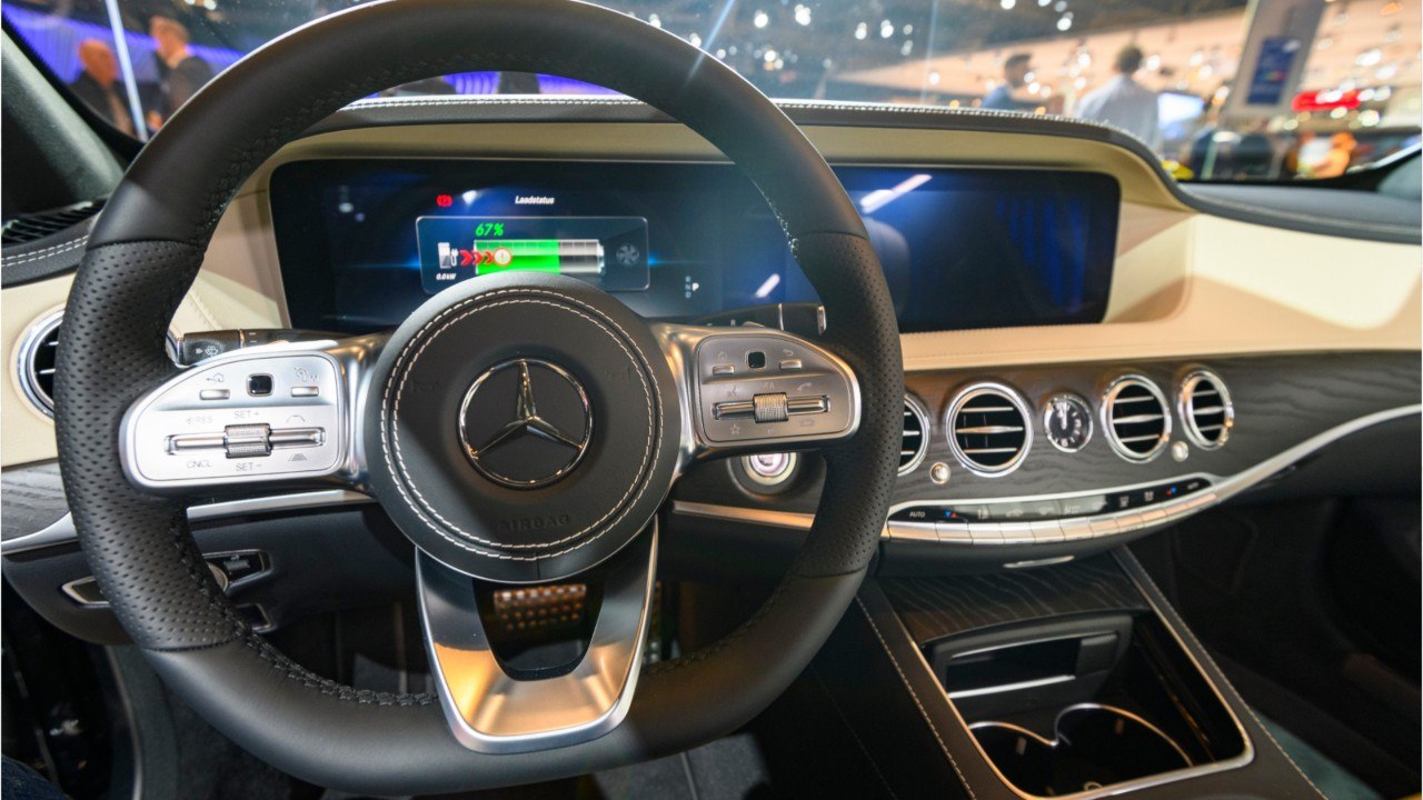 What Are The Features Of The Mercedes-Benz Maybach SUV?