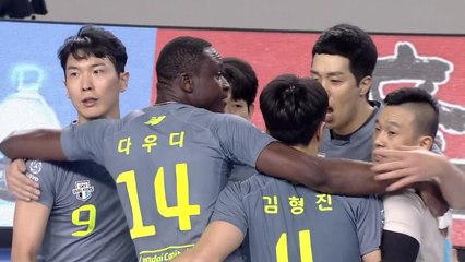 '다우디 30득점' 현대캐피탈, V리그 개막전 완승 / YTN